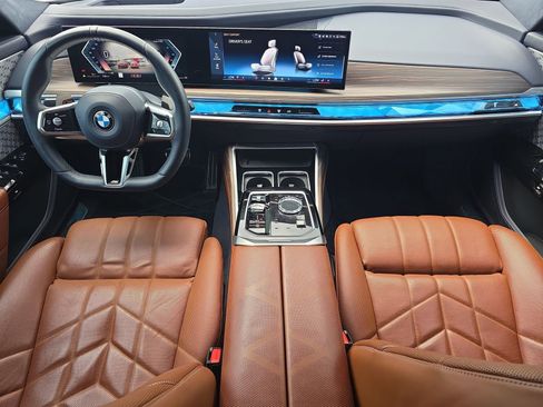 Used 2023 BMW 760i xDrive AWD/4WD image 9
