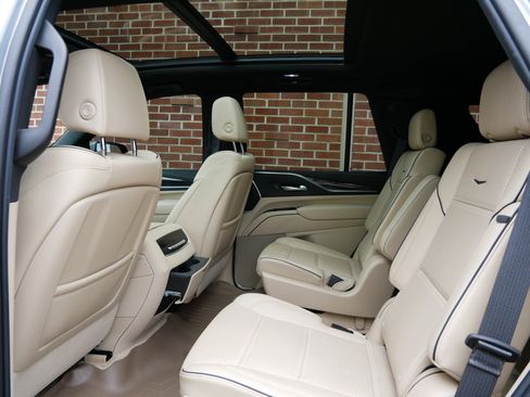 Used 2023 Cadillac Escalade Premium Luxury w/ LPO, Radiant Package AWD/4WD image 10