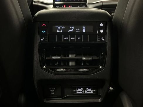 Used 2023 Jeep Grand Cherokee L Limited image 33