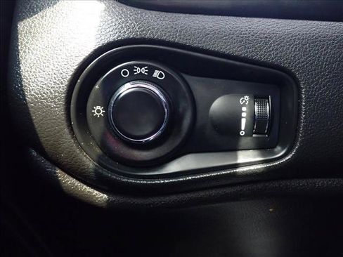 Used 2015 Jeep Renegade Sport FWD image 22