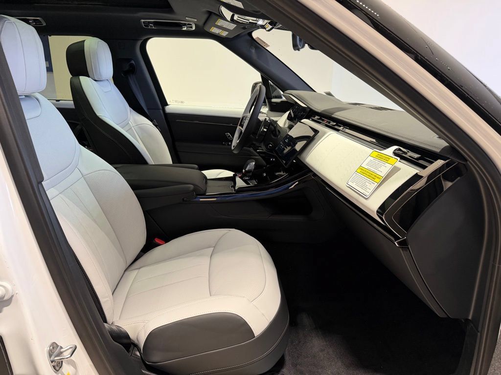 New 2025 Land Rover Range Rover Sport Dynamic SE AWD/4WD image 17