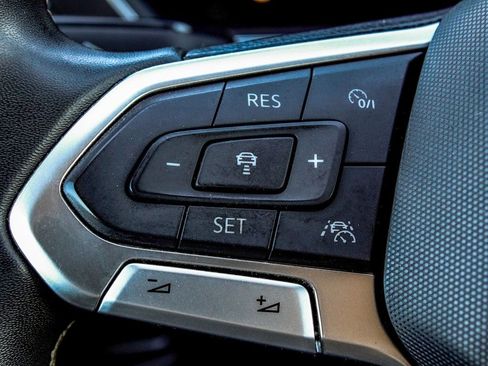 Used 2022 Volkswagen Tiguan SE w/ Panoramic Sunroof Package image 27