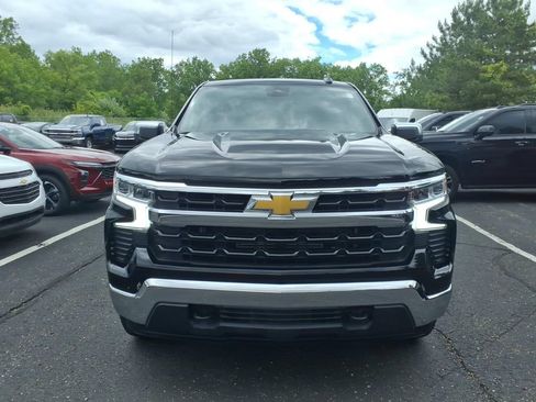 Used 2024 Chevrolet Silverado 1500 LT AWD/4WD image 2