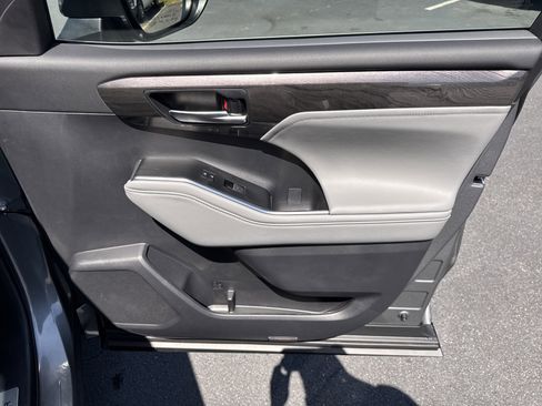 New 2026 Toyota Highlander Limited AWD/4WD image 38