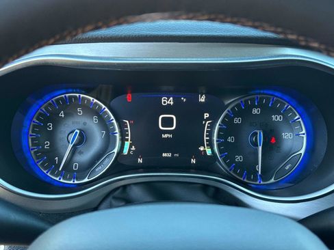 Used 2024 Chrysler Pacifica Pinnacle image 34