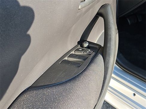 Used 2022 Toyota Corolla LE image 17