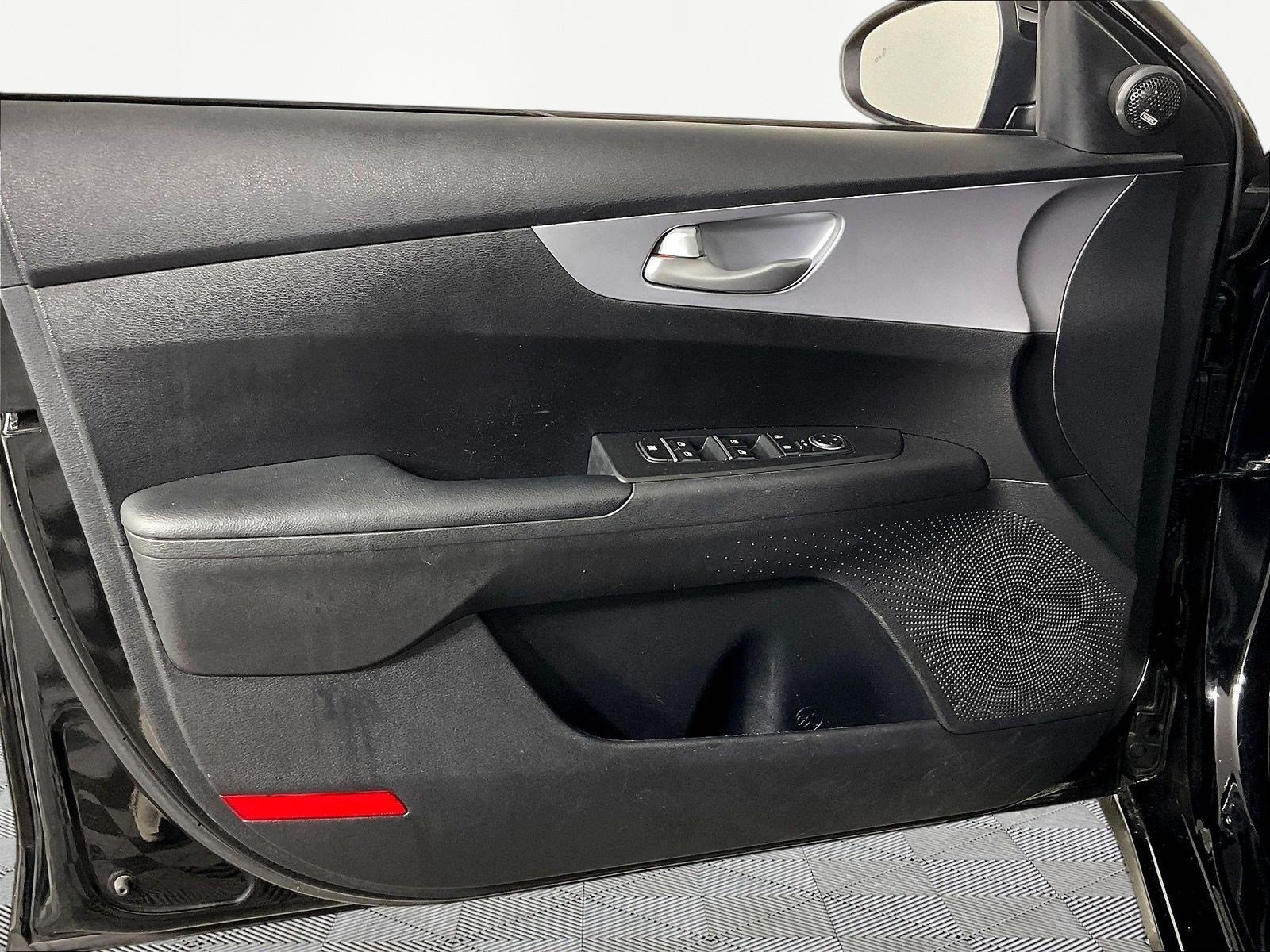 Used 2024 Kia Forte LXS w/ LXS Technology Package FWD image 19