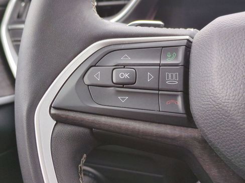 Used 2023 Jeep Grand Cherokee Limited w/ Luxury Tech Group II image 29