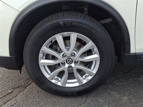 Used 2020 Nissan Rogue SV image 31