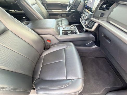 Used 2024 Ford Expedition Max XLT AWD/4WD image 33