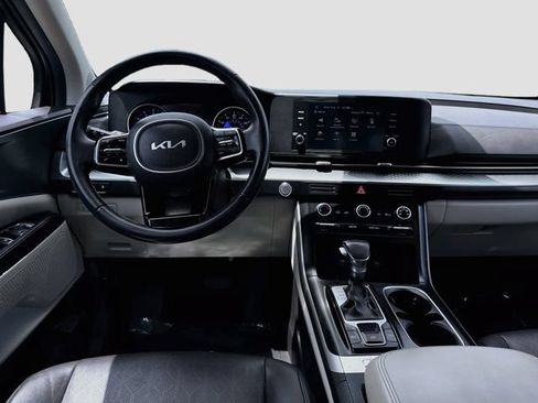 Used 2024 Kia Carnival LX FWD image 21