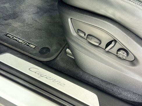 Used 2023 Porsche Cayenne image 18