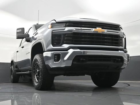 Used 2025 Chevrolet Silverado 2500 LT AWD/4WD image 34