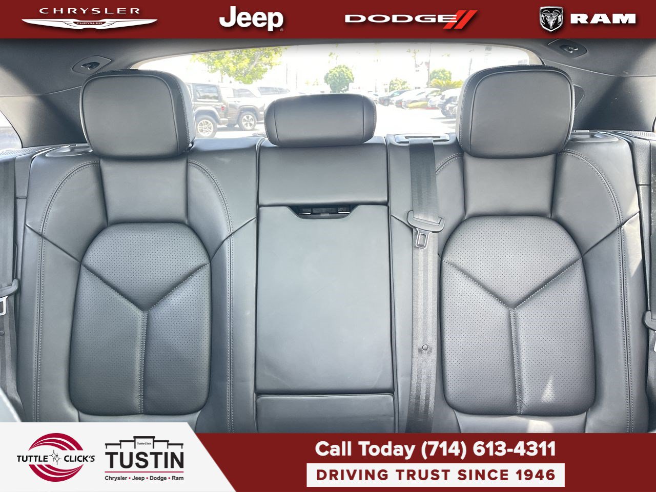 Used 2024 Porsche Macan AWD/4WD image 5