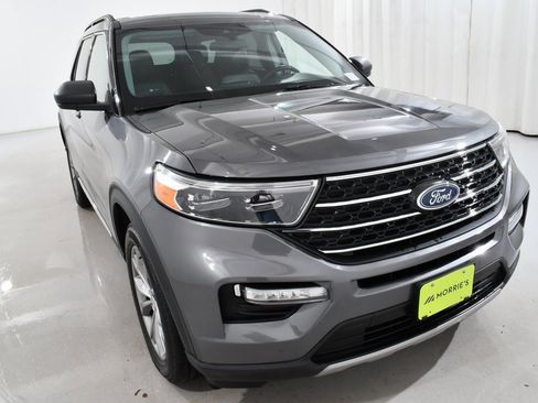 Used 2022 Ford Explorer XLT w/ Equipment Group 202A image 4