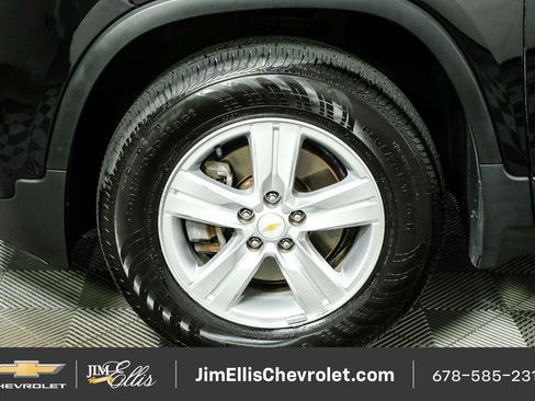 Certified 2020 Chevrolet Trax LT w/ LT Convenience Package AWD/4WD image 34