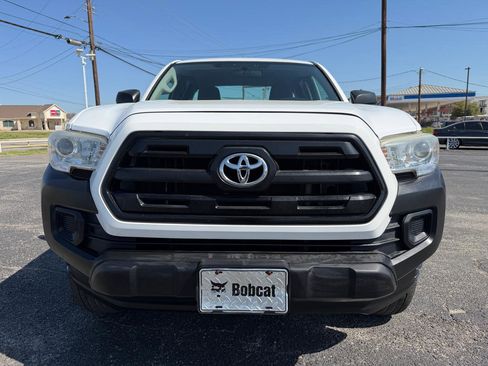 Used 2017 Toyota Tacoma SR image 2