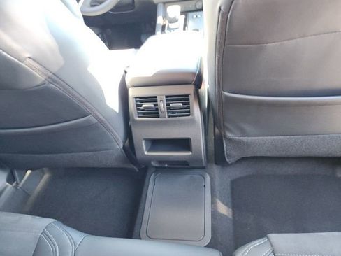 Used 2023 Mitsubishi Outlander SE image 17