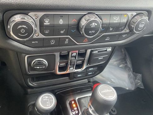 New 2025 Jeep Gladiator Sport image 21