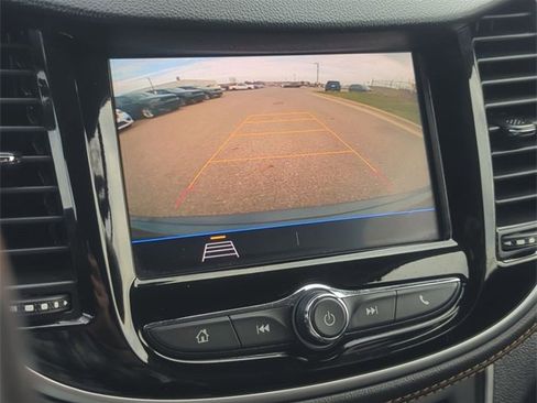 Used 2021 Chevrolet Trax LT w/ LT Convenience Package image 18