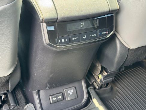 Used 2023 Toyota Highlander Bronze Edition FWD image 16