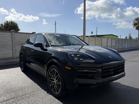 Certified 2024 Porsche Cayenne Coupe image 8