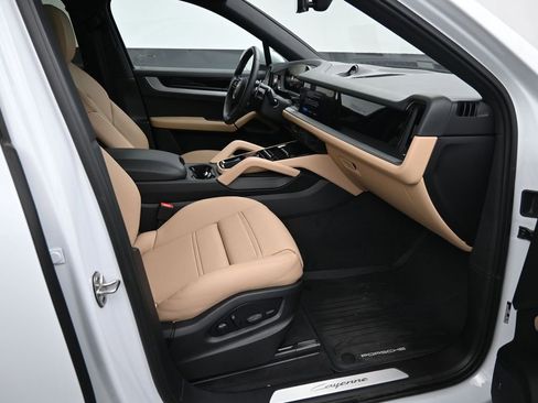 New 2025 Porsche Cayenne Coupe image 14