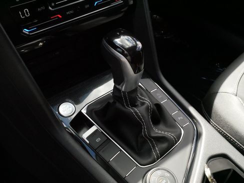 Certified 2025 Volkswagen Taos SE AWD/4WD image 24