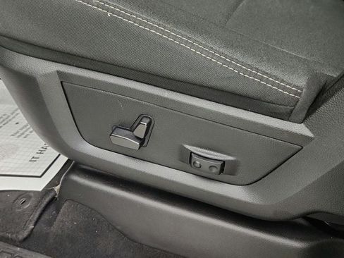 Used 2025 RAM 2500 Big Horn AWD/4WD image 11