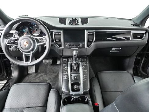 Used 2018 Porsche Macan AWD/4WD image 22