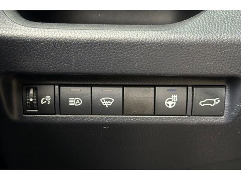 Used 2020 Toyota RAV4 XLE Premium AWD/4WD image 31