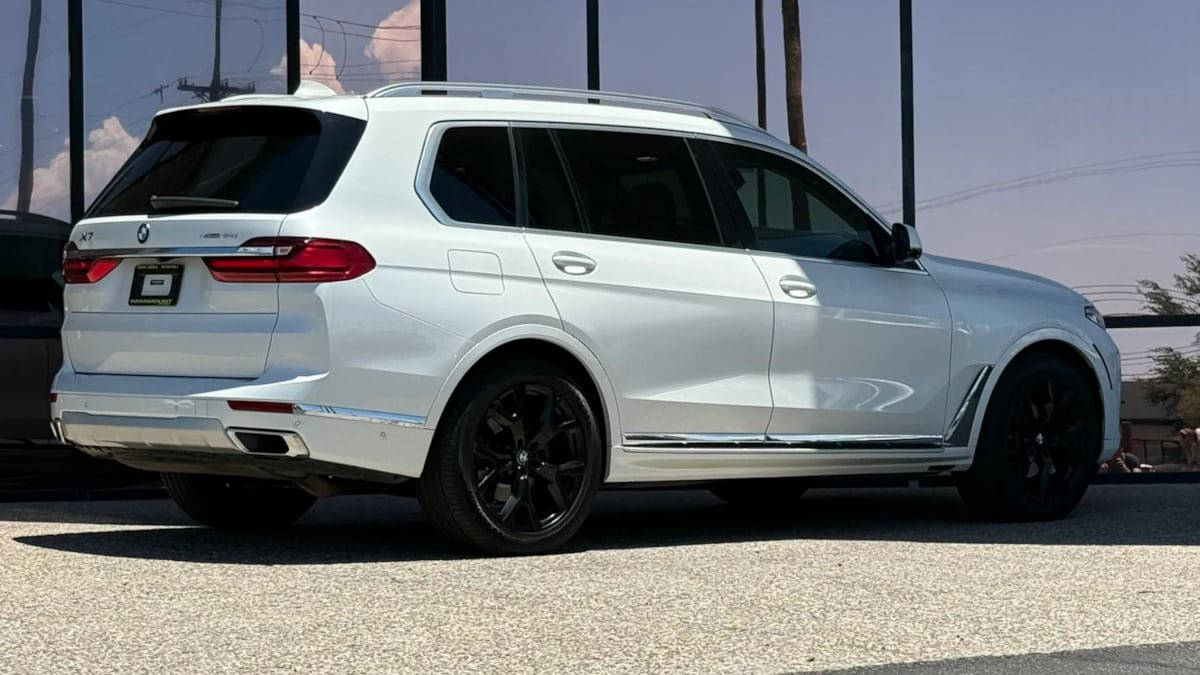 Used 2021 BMW X7 xDrive40i w/ Premium Package AWD/4WD image 12