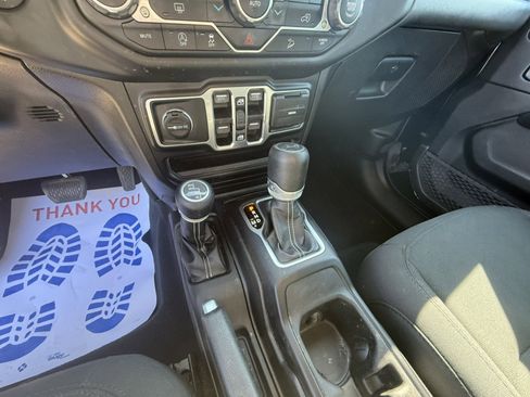 Used 2019 Jeep Wrangler Unlimited Sahara AWD/4WD image 14