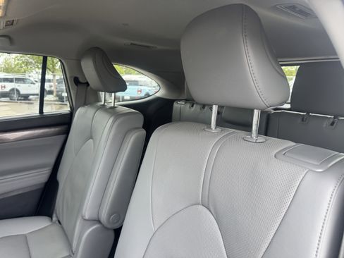 Used 2023 Toyota Highlander Limited w/ Protection Package #3 (TMS) AWD/4WD image 16