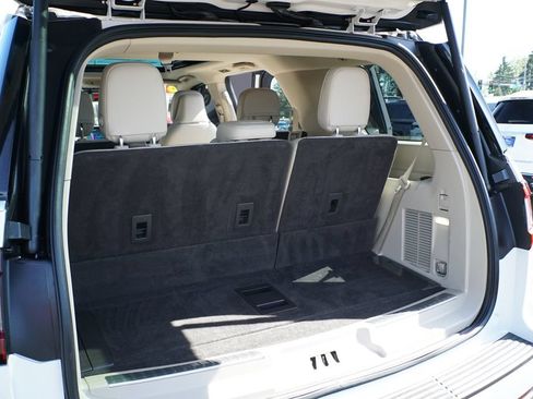 Used 2018 Lincoln Navigator Select w/ Technology Package AWD/4WD image 27