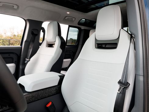 Used 2026 Land Rover Defender 110 OCTA image 29