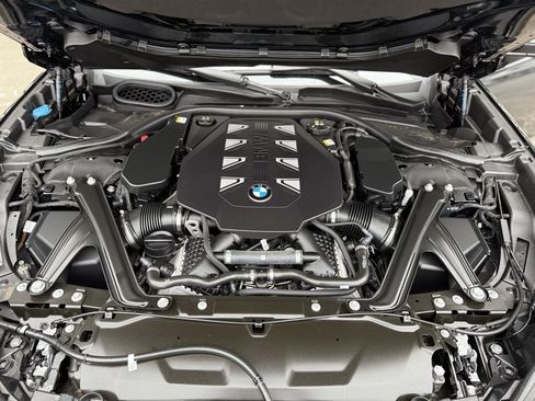 Used 2025 BMW 760i xDrive w/ Executive Package image 24