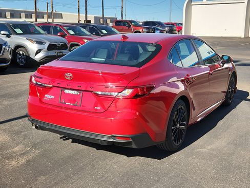 Used 2025 Toyota Camry SE image 4