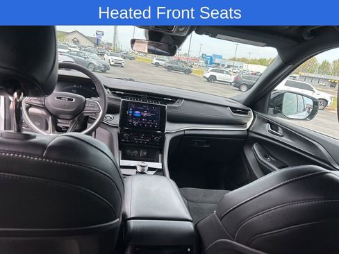 Used 2025 Jeep Grand Cherokee L Altitude image 13