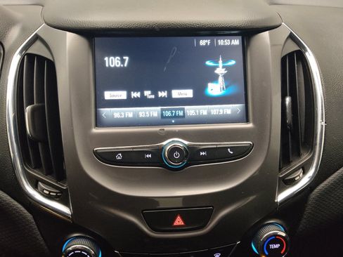 Used 2018 Chevrolet Cruze LT FWD image 25