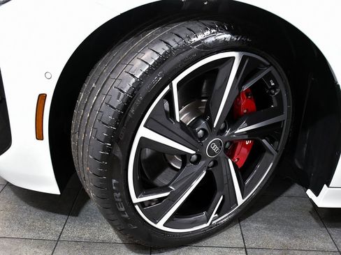 Used 2025 Audi S6 e-tron Prestige w/ 21" Black Optic Package image 7