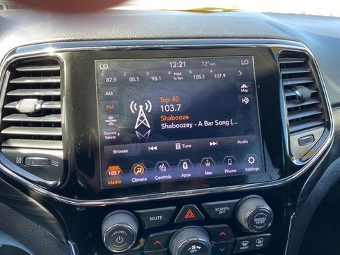 Used 2020 Jeep Grand Cherokee Altitude image 19