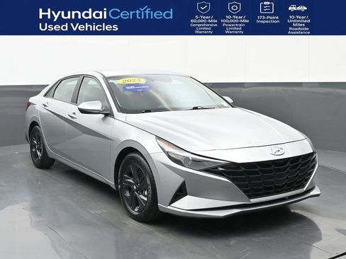 Used 2023 Hyundai Elantra SEL w/ Preferred Accessory Package image 1