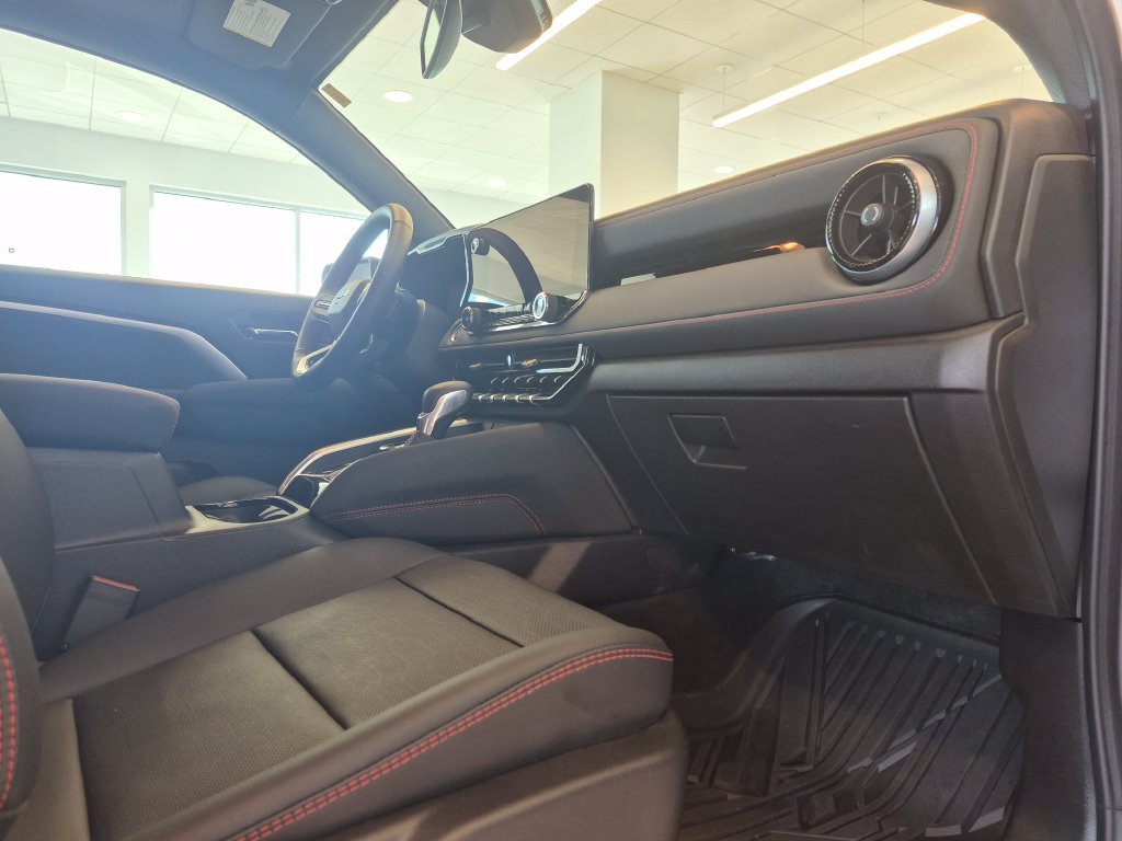 Used 2026 Chevrolet Colorado Z71 w/ Z71 Convenience Package 2 AWD/4WD image 24