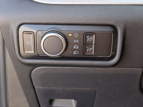 Used 2023 Ford Explorer XLT image 27