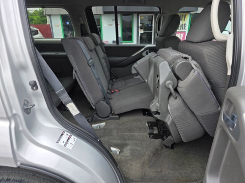 Used 2010 Nissan Pathfinder S AWD/4WD image 12