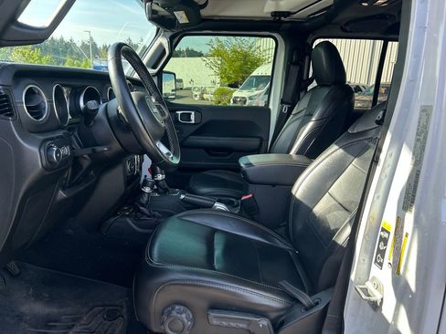 Used 2022 Jeep Wrangler Unlimited Sahara AWD/4WD image 5