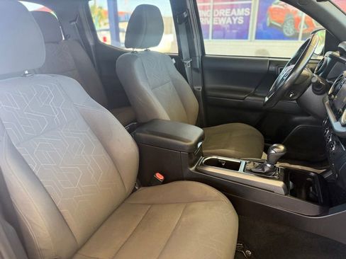 Used 2016 Toyota Tacoma TRD Sport w/ Towing Package image 22