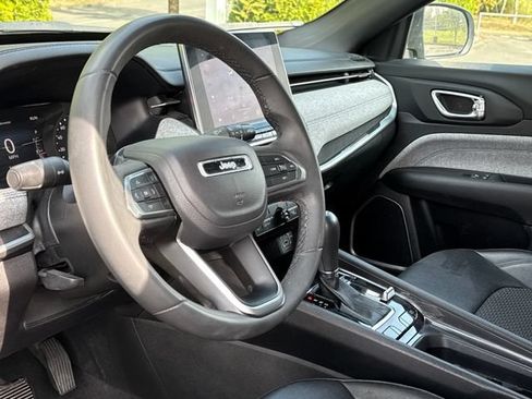 Used 2024 Jeep Compass Latitude AWD/4WD image 14