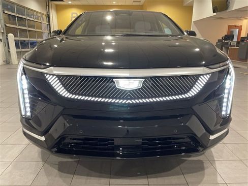 New 2025 Cadillac Optiq Luxury 2 image 9